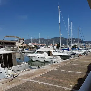 Marina 2 Roses